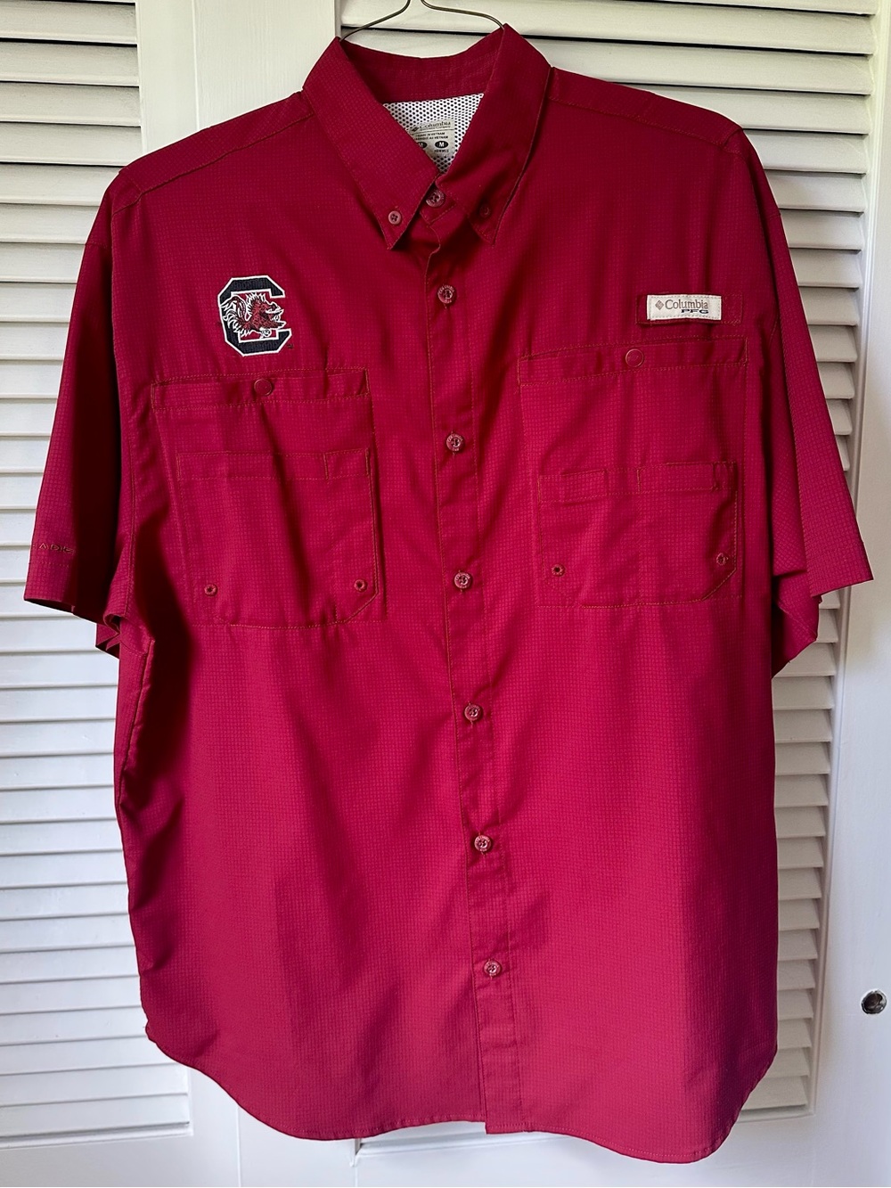 Columbia PFG Omni-Shade Gamecocks Men’s Short-Sleeve Button-Down Shirt in Garnet